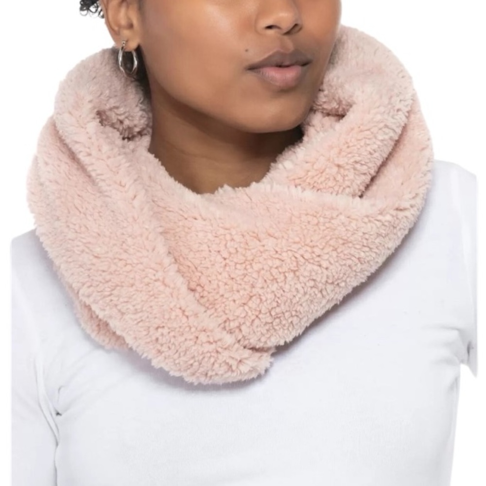NWT Jenni by Macys Soft Pink Faux Sherpa Snood Gifts Stocking‎ Stuffer Warm Cozy